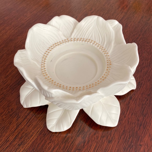 Partylite Vintage Ivory Gold Ceramic Magnolia Pillar Candle Holder with Box - Picture 1 of 6